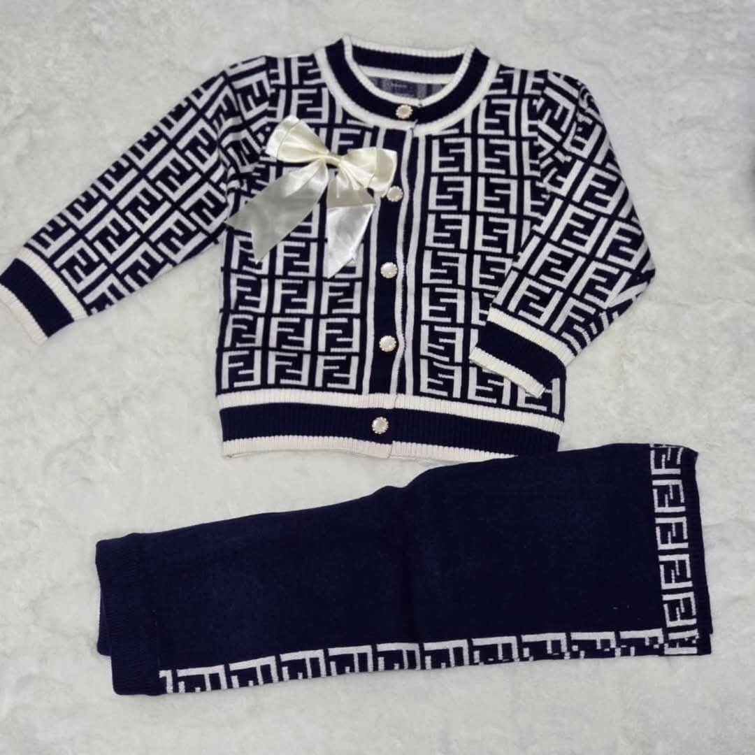 أونصوبل أنيق وعصري لطفلتك أو طفلك